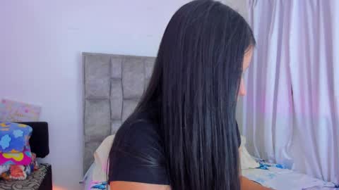Snapshot of adhara__evanss chatting on 04/19/26, 03:00 online show from 04/19/26, 03:00