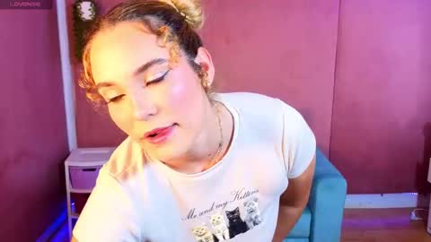 Snapshot of adharawo chatting on 03/26/26, 01:44 Adhara online show from 03/26/26, 01:44