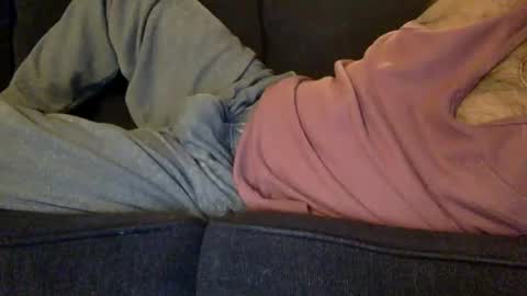 Snapshot of adipoli710 chatting on 12/19/24, 06:34 horny kinky daddy online show from 12/19/24, 06:34