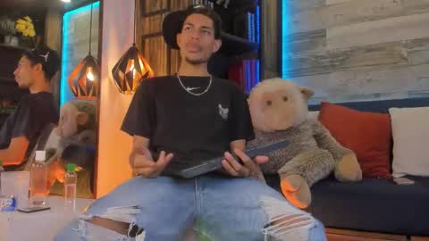 adonis_wb online show from 11/18/25, 01:44