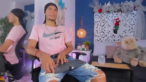 adonis_wb online show from 12/04/25, 08:39