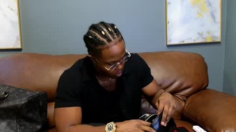 Snapshot of adonisknigh chatting on 01/30/25, 12:06 Adonis Knight online show from 01/30/25, 12:06