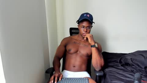 Snapshot of adonisknigh chatting on 02/05/25, 10:01 Adonis Knight online show from 02/05/25, 10:01