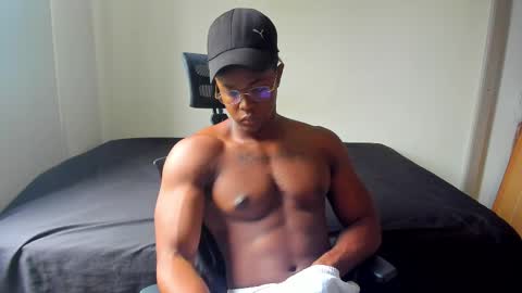 Snapshot of adonisknigh chatting on 02/13/25, 12:43 Adonis Knight online show from 02/13/25, 12:43