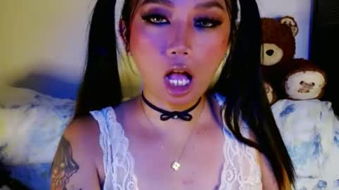 Snapshot of adorableslutxxx chatting on 04/25/26, 01:52 jasmine online show from 04/25/26, 01:52