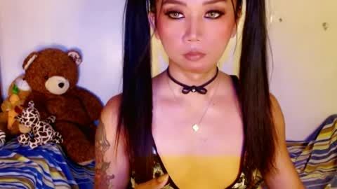 Snapshot of adorableslutxxx chatting on 06/21/26, 01:52 jasmine online show from 06/21/26, 01:52
