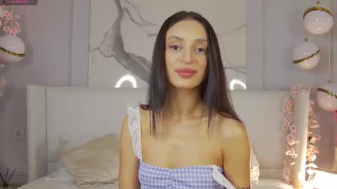 adoracortes online show from 10/18/25, 05:10