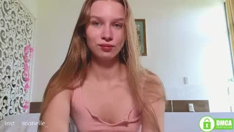 Snapshot of adorielle chatting on 06/18/26, 05:41 Lia online show from 06/18/26, 05:41