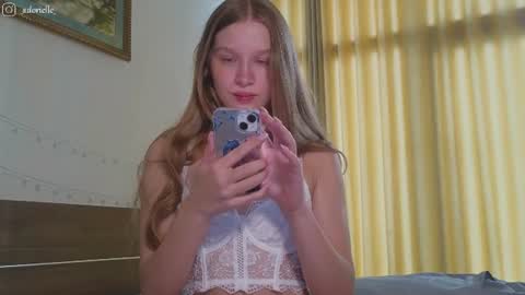 Snapshot of adorielle chatting on 07/18/26, 06:17 Lia online show from 07/18/26, 06:17