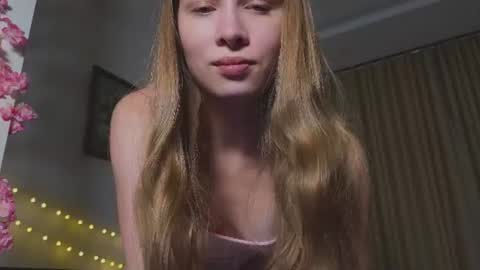 Snapshot of adorielle chatting on 07/28/26, 11:28 Lia online show from 07/28/26, 11:28