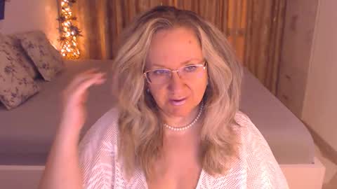 Snapshot of adrena_ chatting on 01/10/26, 02:19 Cryna online show from 01/10/26, 02:19