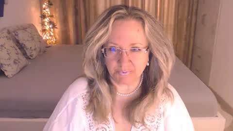 Snapshot of adrena_ chatting on 01/11/26, 11:37 Cryna online show from 01/11/26, 11:37