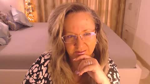 Snapshot of adrena_ chatting on 02/22/26, 12:04 Cryna online show from 02/22/26, 12:04