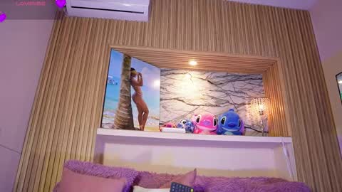 Snapshot of adri_crof chatting on 10/11/25, 04:12 Adri crof online show from 10/11/25, 04:12