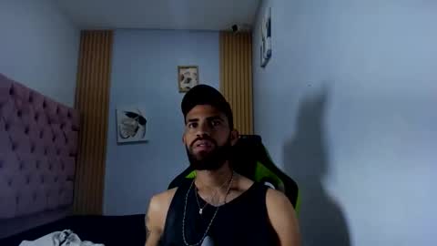 adri_sexboy229 online show from 10/04/25, 07:17