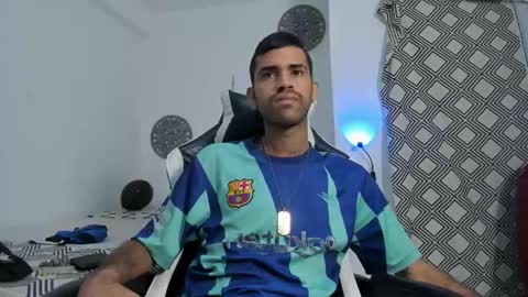 adri_sexboy229 online show from 10/17/25, 07:11