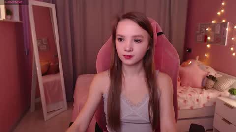 Snapshot of adria_arjona chatting on 11/16/25, 07:36 Eva online show from 11/16/25, 07:36