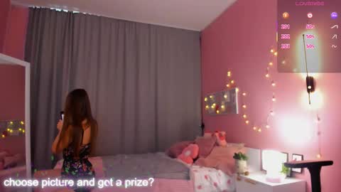 Snapshot of adria_arjona chatting on 01/17/26, 07:35 Eva online show from 01/17/26, 07:35