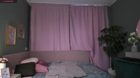 Snapshot of adria_arjona chatting on 02/07/26, 07:34 Eva online show from 02/07/26, 07:34