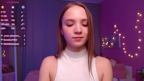 Snapshot of adria_arjona chatting on 03/05/26, 07:48 Eva online show from 03/05/26, 07:48