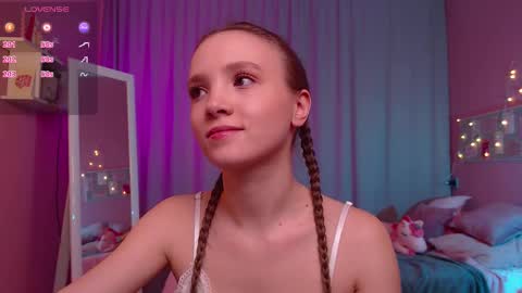 Snapshot of adria_arjona chatting on 03/13/26, 07:48 Eva online show from 03/13/26, 07:48