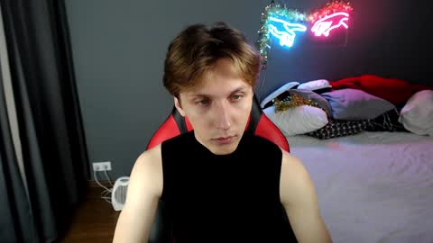 Snapshot of adrian_di chatting on 12/14/24, 11:07 Adrian online show from 12/14/24, 11:07