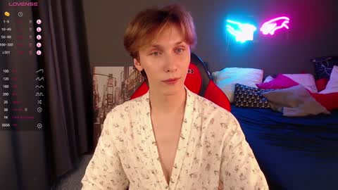 Snapshot of adrian_di chatting on 01/16/25, 03:24 Adrian online show from 01/16/25, 03:24