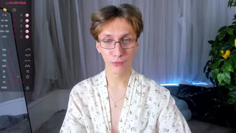 Snapshot of adrian_di chatting on 01/25/25, 04:35 Adrian online show from 01/25/25, 04:35