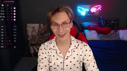 Snapshot of adrian_di chatting on 01/28/25, 04:30 Adrian online show from 01/28/25, 04:30