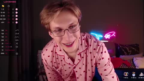 Snapshot of adrian_di chatting on 02/10/25, 04:14 Adrian online show from 02/10/25, 04:14