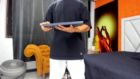   online show from 11/17/25, 05:52