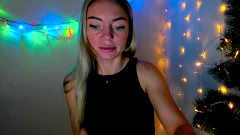 Snapshot of adriana_coy_ chatting on 12/22/24, 07:22 Adriana online show from 12/22/24, 07:22