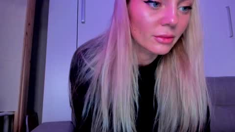 Snapshot of adriana_coy_ chatting on 01/26/25, 09:29 Adriana online show from 01/26/25, 09:29