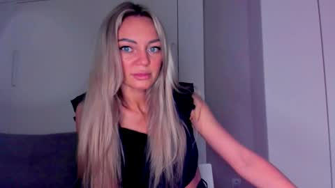 Snapshot of adriana_coy_ chatting on 01/29/25, 05:56 Adriana online show from 01/29/25, 05:56
