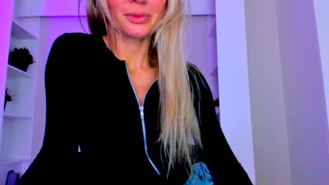 Snapshot of adriana_coy_ chatting on 02/01/25, 09:19 Adriana online show from 02/01/25, 09:19