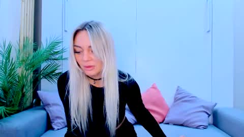 Snapshot of adriana_coy_ chatting on 03/04/25, 12:22 Adriana online show from 03/04/25, 12:22