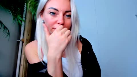 Snapshot of adriana_coy_ chatting on 09/12/25, 01:11 Adriana online show from 09/12/25, 01:11