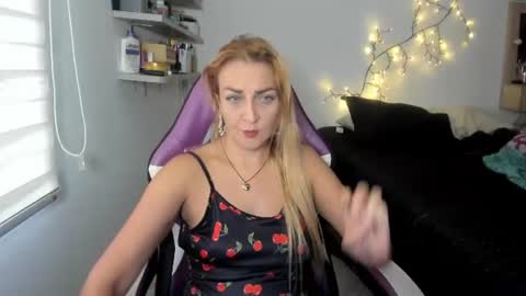 Adriana Paredes  online show from 07/27/26, 01:07