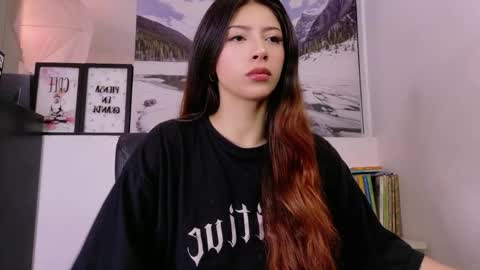 Snapshot of adrianna5_ chatting on 06/07/26, 09:46 Adriana online show from 06/07/26, 09:46