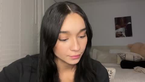 Snapshot of adriannarodriguez chatting on 02/07/25, 06:03 Adrianna  online show from 02/07/25, 06:03