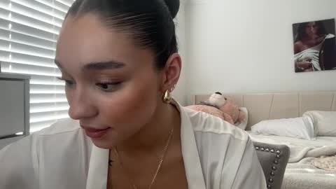 Snapshot of adriannarodriguez chatting on 02/14/25, 03:58 Adrianna  online show from 02/14/25, 03:58