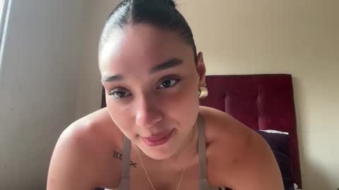 Snapshot of adriannarodriguez chatting on 02/28/25, 05:26 Adrianna  online show from 02/28/25, 05:26