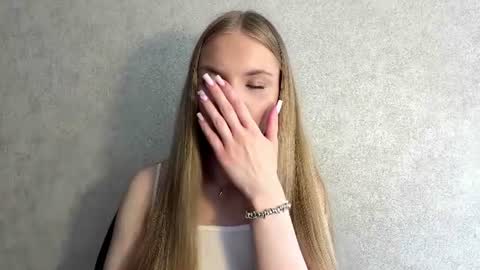 Caroline online show from 06/12/26, 12:15