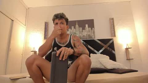 Snapshot of adriano_bigcock chatting on 09/26/25, 03:54 Adrian online show from 09/26/25, 03:54