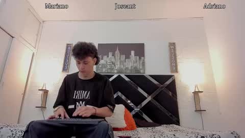 Snapshot of adriano_bigcock chatting on 10/17/25, 03:53 Adrian online show from 10/17/25, 03:53