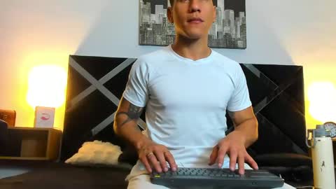 Snapshot of adriano_bigcock chatting on 04/25/26, 03:31 Adrian online show from 04/25/26, 03:31