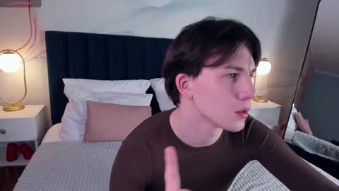 Snapshot of adrianoaubert chatting on 03/10/25, 03:12 adrianoaubert online show from 03/10/25, 03:12