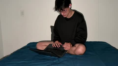 adrianrossetti online show from 04/24/26, 07:22