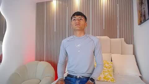 adrianstark_ online show from 05/19/26, 12:11