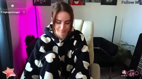 Snapshot of adrihanna chatting on 03/07/25, 06:35 Adriana online show from 03/07/25, 06:35